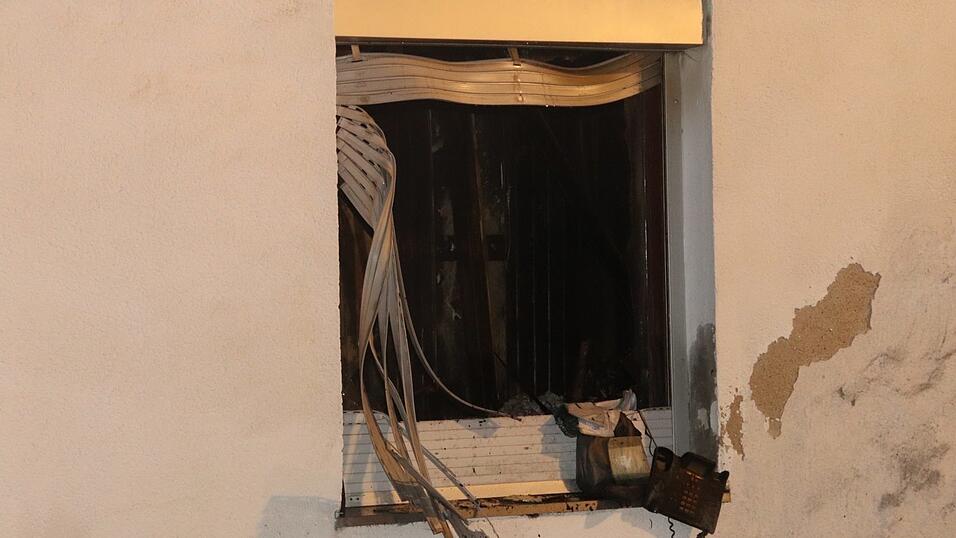 Bei einem Brand in Plattling ist am Montagabend eine 80-jährige Frau ums Leben gekommen.