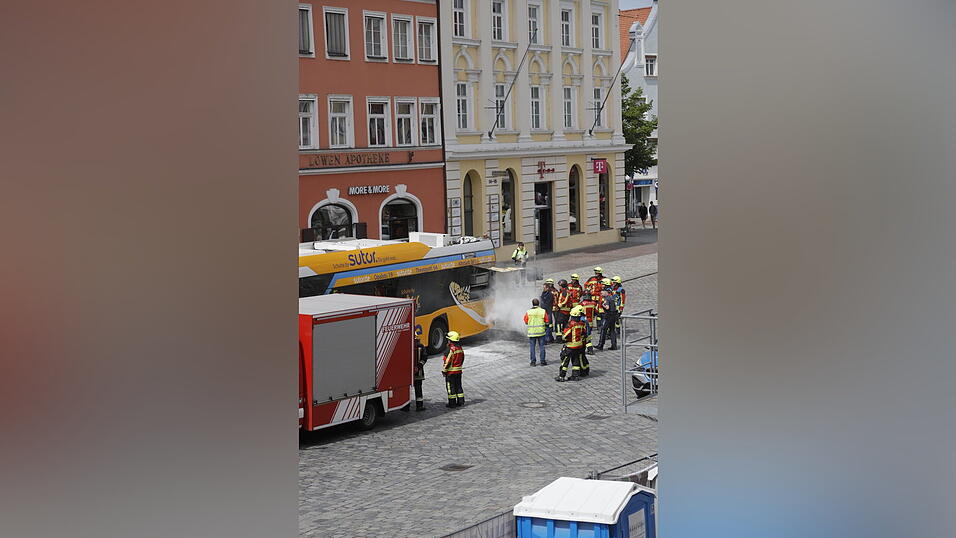 Auf diesem Bild ist noch das&nbsp;L&ouml;schmittel zu sehen, das zun&auml;chst f&uuml;r Qualm gehalten wurde.