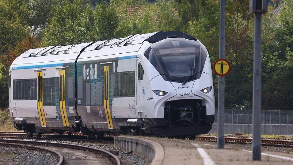 In Schwaben testet der Freistaat im Moment auch einen Wasserstoffzug. Als Dieselersatz ist diese Technologie vorl&auml;ufig aber nicht vorgesehen. (Archivbild)