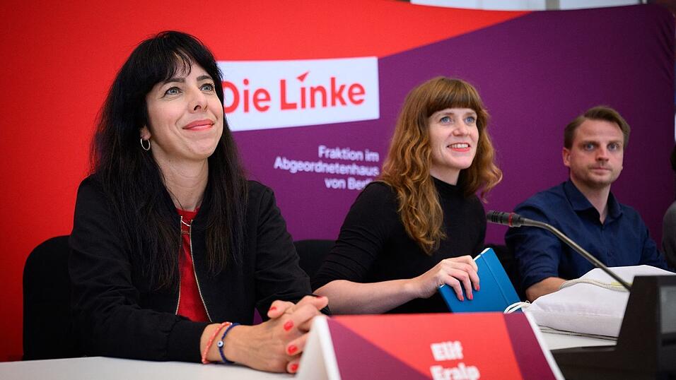 In der neuen, deutlich größeren Linke-Fraktion im Berliner Abgeordnetenhaus tragen die Co-Fraktionsvorsitzenden Elif Eralp (li.) und den beiden Parteivorsitzenden Kerstin Wolter (M) und Maximilian Schirmer (r) viel Verantwortung. (Archiv) In der neuen, deutlich größeren Linke-Fraktion im Berliner Abgeordnetenhaus tragen die Co-Fraktionsvorsitzenden Elif Eralp (li.) und den beiden Parteivorsitzenden Kerstin Wolter (M) und Maximilian Schirmer (r) viel Verantwortung. (Archiv)