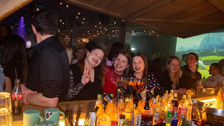 Die Stimmung bei den Partygängern am Samstagabend war prächtig. Die Stimmung bei den Partygängern am Samstagabend war prächtig.