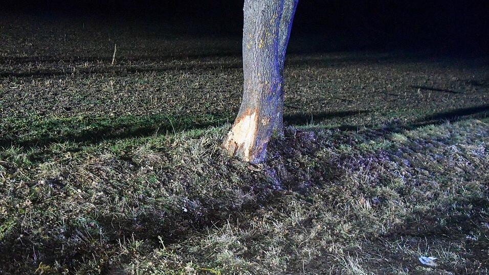 Bei Sinzing kam es zu einem schweren Unfall. (Symbolbild)