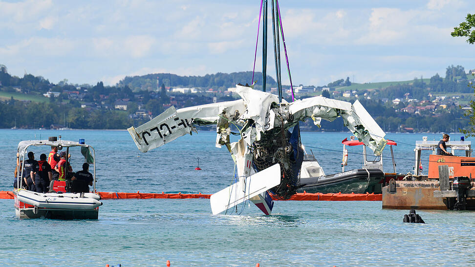 Die Bergung der verungl&uuml;ckten Tecnam P2002JF mit den Leichen aus dem Attersee aus rund 163 Metern Tiefe.