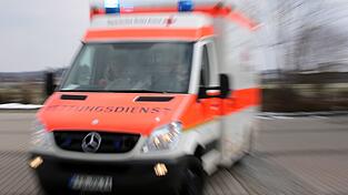 Die Frau erlag ihren Verletzungen am Unfallort. (Symbolbild) Die Frau erlag ihren Verletzungen am Unfallort. (Symbolbild)