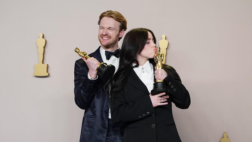 Finneas O'Connell (l) ist der Bruder und musikalische Wegbegleiter von Billie Eilish. (Archivbild) Finneas O'Connell (l) ist der Bruder und musikalische Wegbegleiter von Billie Eilish. (Archivbild)