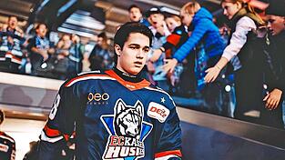 Von der anfänglichen Nervosität beim Gang aufs Eis für die Kassel Huskies ist bei Ben Stadler nichts mehr zu sehen. Nach nur drei Monaten nach der Unterschrift auf seinem Profivertrag ist der 18-jährige Attinger bereits fester Bestandteil der Rotation in der Defensive des DEL 2-Topteams. Von der anfänglichen Nervosität beim Gang aufs Eis für die Kassel Huskies ist bei Ben Stadler nichts mehr zu sehen. Nach nur drei Monaten nach der Unterschrift auf seinem Profivertrag ist der 18-jährige Attinger bereits fester Bestandteil der Rotation in der Defensive des DEL 2-Topteams.
