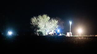 Der Einsatz in Zehnebeck dürfte noch stundenlang dauern. Der Einsatz in Zehnebeck dürfte noch stundenlang dauern.