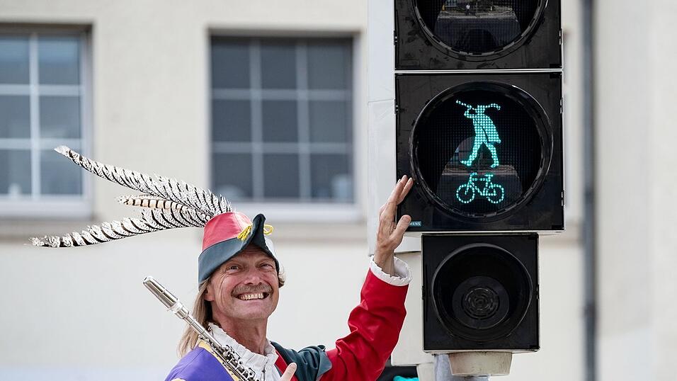 In Hameln zeigt statt des herkömmlichen Symbols ein Rattenfänger-Logo grünes Licht. (Archivbild) In Hameln zeigt statt des herkömmlichen Symbols ein Rattenfänger-Logo grünes Licht. (Archivbild)