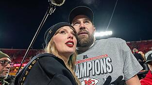 Sängerin Taylor Swift und Football-Star Travis Kelce wollen heiraten. Die Veltins-Arena auf Schalke bietet ihnen dafür die hauseigene Kapelle an. (Archivbild)