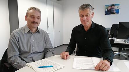 Stadtkämmerer Roman Preis (r.) mit Kämmereileiter Karl Fitz haben wiederum einen ausgeglichenen Haushalt ausgetüftelt..