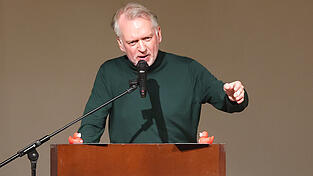 Christian Springer bei seiner Rede zu Beginn der Veranstaltung ... Christian Springer bei seiner Rede zu Beginn der Veranstaltung ...