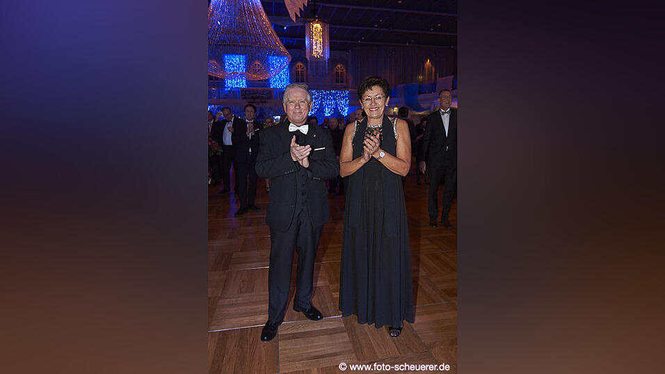 Die Metzgerzunft hat am Samstagabend in die Joseph-von-Fraunhofer-Halle eingeladen. Die Metzgerzunft hat am Samstagabend in die Joseph-von-Fraunhofer-Halle eingeladen.