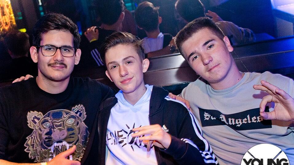 Bei der 'Young & Crowd'-Veranstaltung in der Diskothek Onyx wurde am Freitag ausgelassen gefeiert. Bei der 'Young & Crowd'-Veranstaltung in der Diskothek Onyx wurde am Freitag ausgelassen gefeiert.