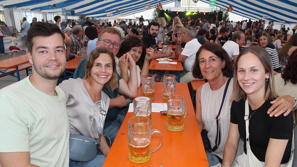 Zur Musik von Headless wurde ausgelassen gefeiert.