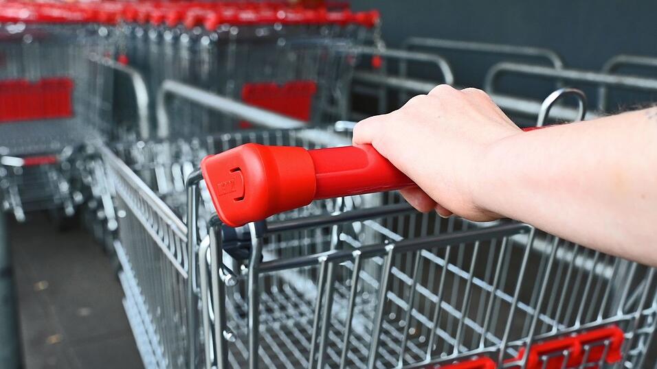 Das Konsumklima in Deutschland hat seinen Sinkflug erst einmal gestoppt. (Symbolbild) Das Konsumklima in Deutschland hat seinen Sinkflug erst einmal gestoppt. (Symbolbild)
