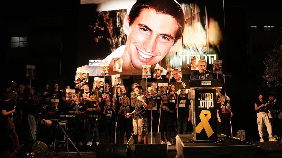 Ein Bild von Hadar Goldin bei Kundgebung in Tel Aviv. Ein Bild von Hadar Goldin bei Kundgebung in Tel Aviv.