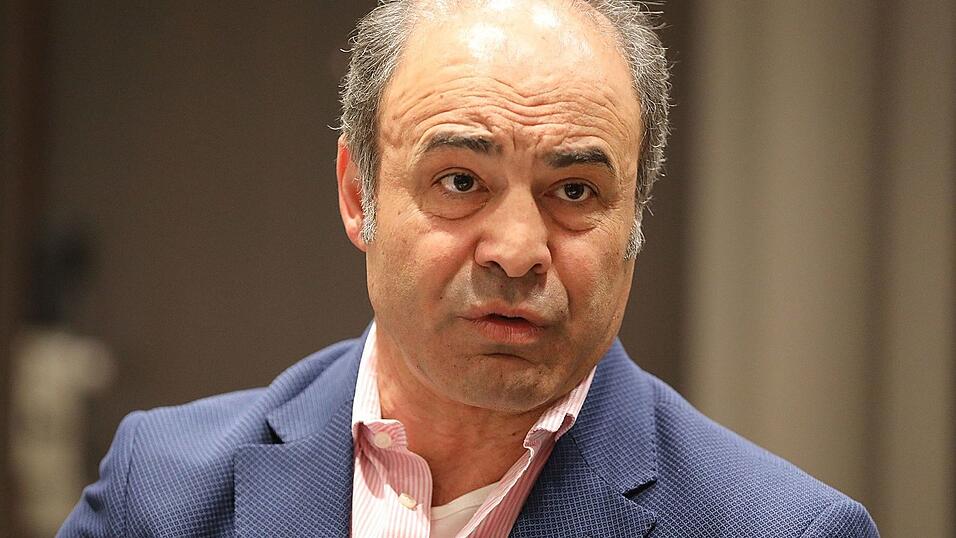 Haci-Halil Uslucan, Professor für Türkeistudien an der Universität Duisburg-Essen, verweist darauf, dass die Bindung an Deutschland bei dort lebenden Türken und Türkeistämmigen seit 2010 abnimmt, während die Bindung zur Türkei zunimmt (Archivbild). Haci-Halil Uslucan, Professor für Türkeistudien an der Universität Duisburg-Essen, verweist darauf, dass die Bindung an Deutschland bei dort lebenden Türken und Türkeistämmigen seit 2010 abnimmt, während die Bindung zur Türkei zunimmt (Archivbild).