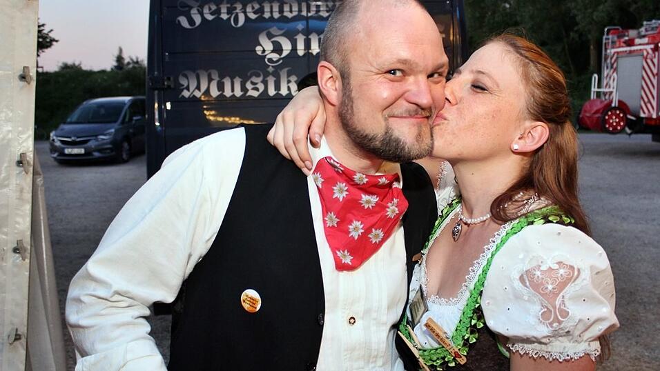 Auch am Freitag war super Stimmung am Ergoldinger Volksfest. Auch am Freitag war super Stimmung am Ergoldinger Volksfest.