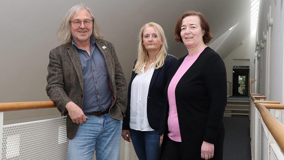 Informierten über aktuelle Themen aus dem Amtsgericht Freising (v. l.): stellvertretender Direktor Manfred Kastlmeier, Geschäftsleiterin Antje Pavlovic und Direktorin Nicole Selzam. Informierten über aktuelle Themen aus dem Amtsgericht Freising (v. l.): stellvertretender Direktor Manfred Kastlmeier, Geschäftsleiterin Antje Pavlovic und Direktorin Nicole Selzam.