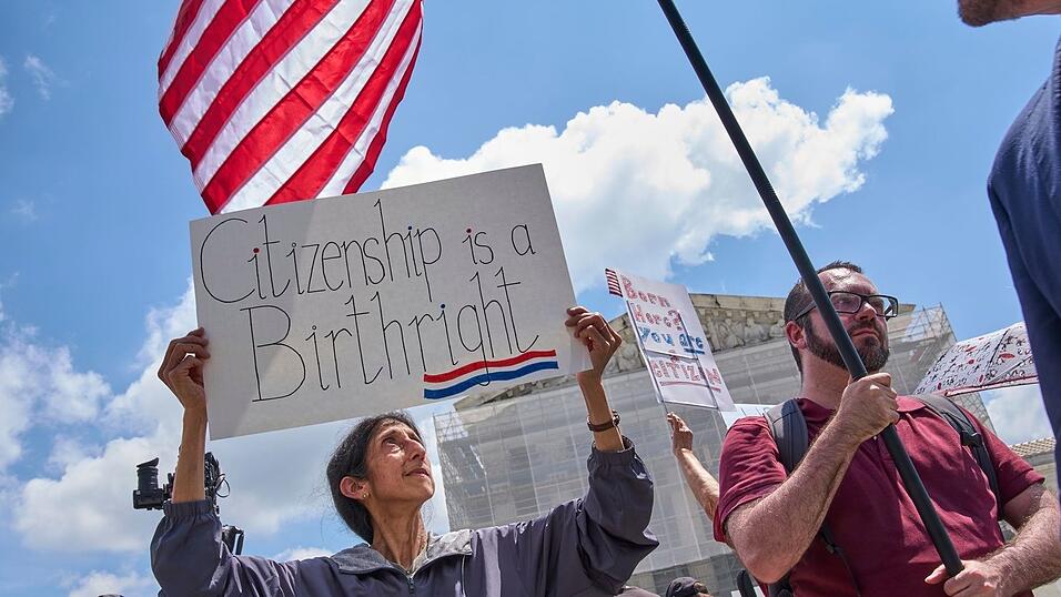 Das juristische Tauziehen um das umstrittene Dekret zum Geburtsrecht landet erneut vor dem Supreme Court landen. (Archivbild)