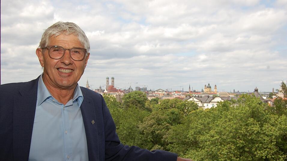 Robert Riedl aus dem Landkreis Cham genießt noch einmal den Blick von den Arkaden über München. Robert Riedl aus dem Landkreis Cham genießt noch einmal den Blick von den Arkaden über München.