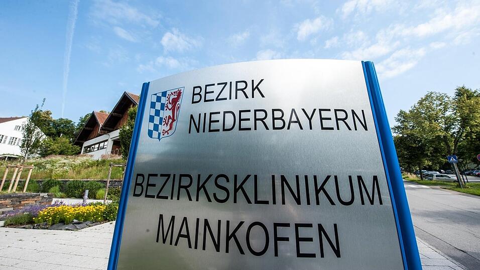 Die beiden Maßregelvollzugseinrichtungen in Mainkofen (Archiv) und Straubing sollen zu einem gemeinsamen Zentrum für Forensische Psychiatrie Niederbayern zusammengeführt werden.