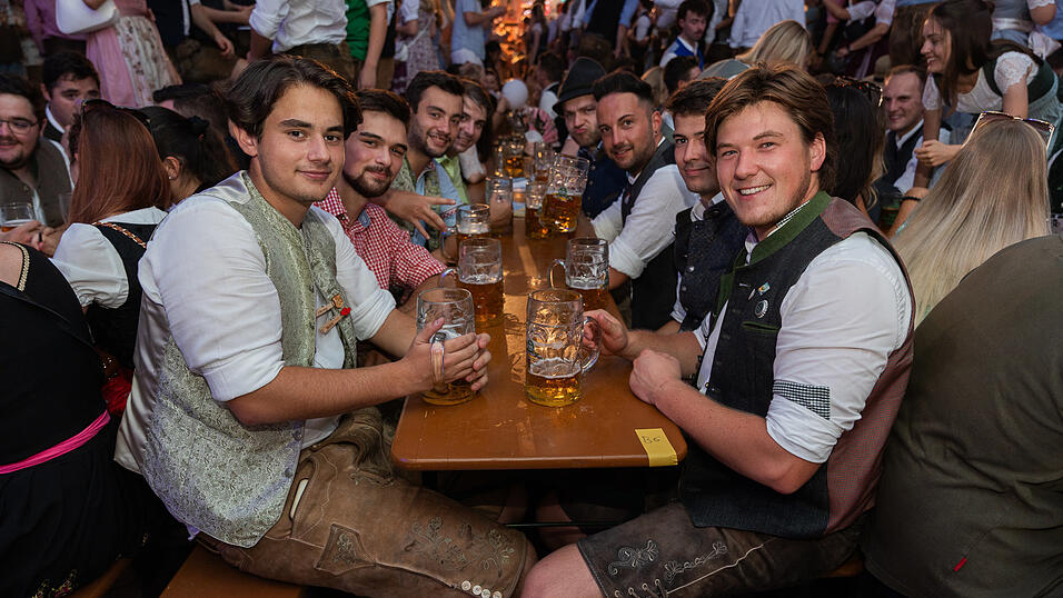 Die Partybilder vom Freitag, 18. August 2023, aus dem Festzelt Wenisch. Die Partybilder vom Freitag, 18. August 2023, aus dem Festzelt Wenisch.