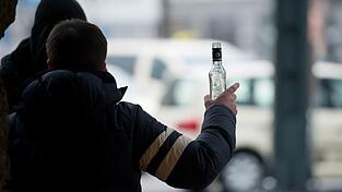Gibt es Streit, ist oft Alkohol im Spiel. (Archivbild) Gibt es Streit, ist oft Alkohol im Spiel. (Archivbild)