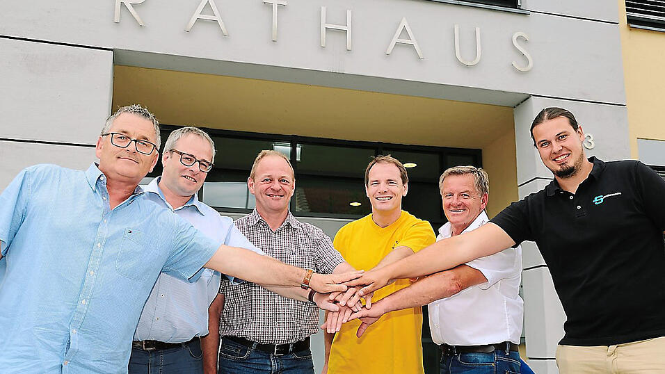 Sie wollen den Weltrekord nach Niederbayern holen: Organisator Rudi Dietl, Wolfgang Leeb, Organisator Josef Zellner, Christian Dischinger, TSV-Vorsitzender Walter Wagner und Tom Reicheneder.