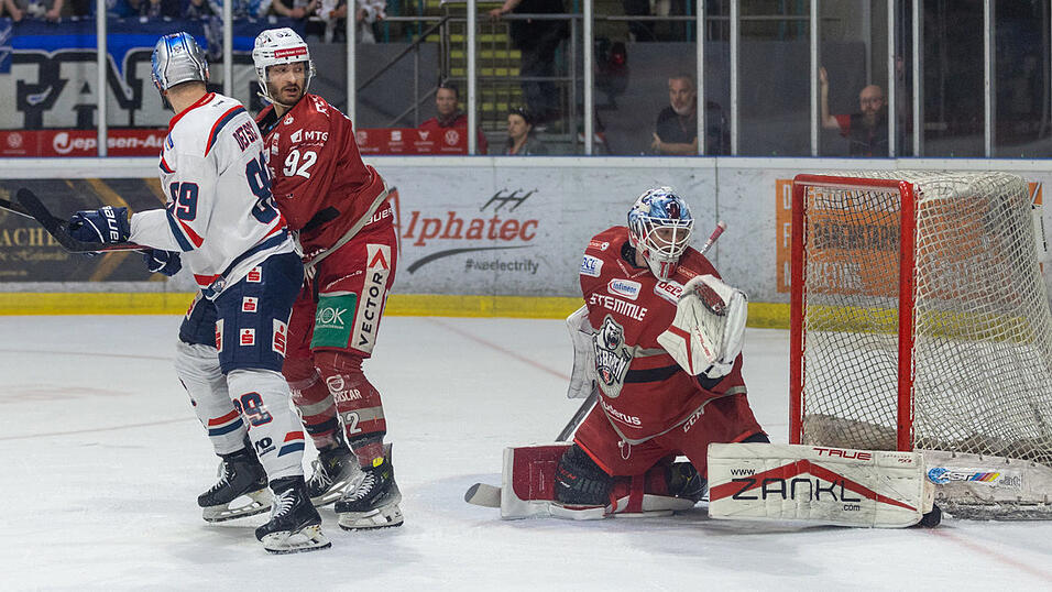 Die Eisb&auml;ren Regensburg (rote Trikots) haben am Sonntag zur&uuml;ckgebissen und die DEL2-Finalserie gegen die Kassel Huskies auf 1:1 ausgeglichen.