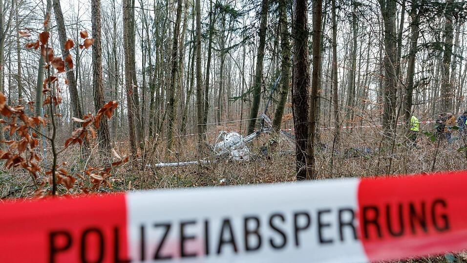 Die Polizei hat die Unfallstelle mit Absperrband gesichert.