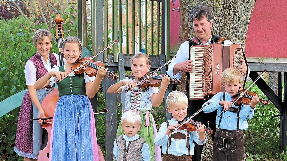 Die komplette Familie Engelhard hat heuer einen Gastauftritt in der Sternstunden-Gala des Bayerischen Rundfunks mitte Dezember. Die komplette Familie Engelhard hat heuer einen Gastauftritt in der Sternstunden-Gala des Bayerischen Rundfunks mitte Dezember.