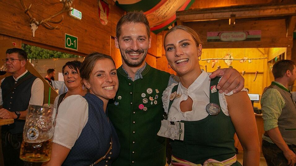 Am Dienstag spielte der Menzl im Festzelt Weckmann auf. Diese Blasmusikfreunde waren mit dabei.