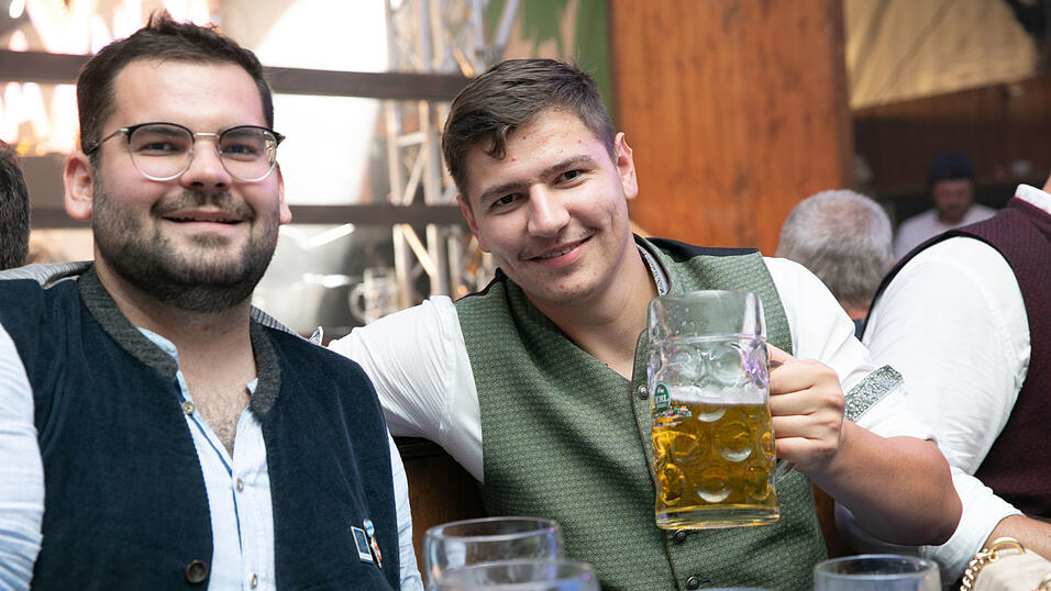 Die Partybilder vom Samstag, 16. August, aus dem Festzelt Wenisch. Die Partybilder vom Samstag, 16. August, aus dem Festzelt Wenisch.