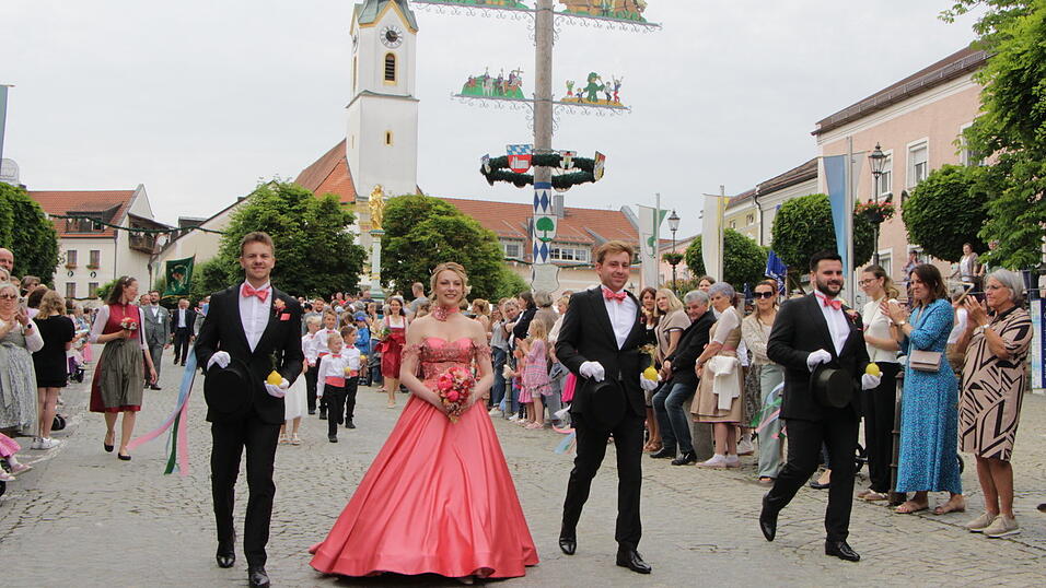 Die Zuschauer klatschten Beifall.