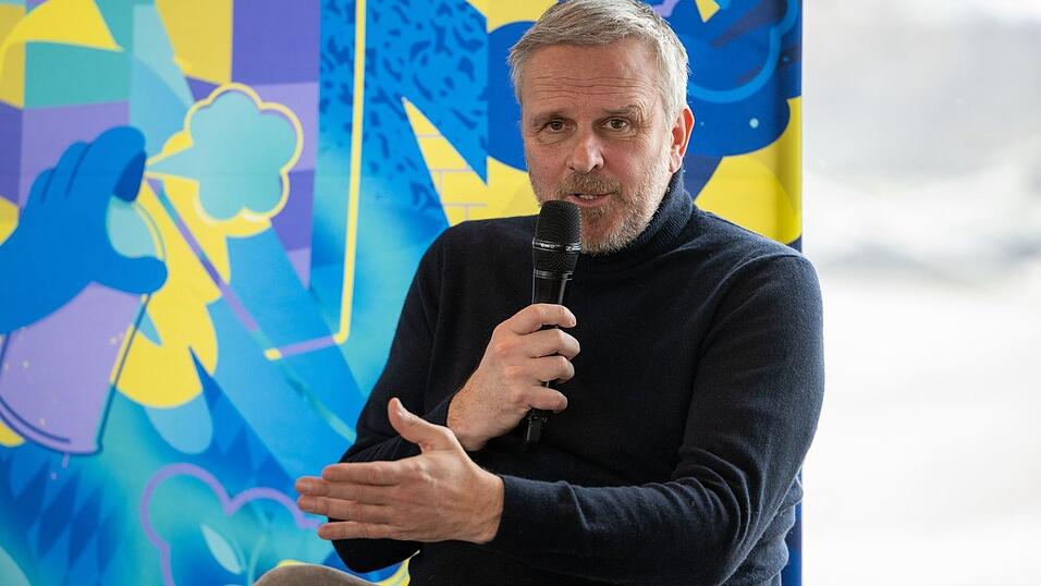 Dietmar Hamann hat die Bayern-Führung für ihr Vorgehen im Fall Luis Diaz scharf kritisiert. (Archivbild) Dietmar Hamann hat die Bayern-Führung für ihr Vorgehen im Fall Luis Diaz scharf kritisiert. (Archivbild)