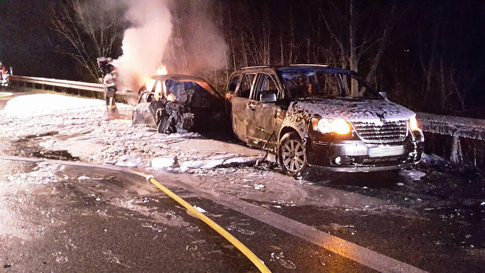 Auf der A3 bei Kirchroth hat sich am Sonntagmorgen ein schwerer Unfall ereignet. Auf der A3 bei Kirchroth hat sich am Sonntagmorgen ein schwerer Unfall ereignet.