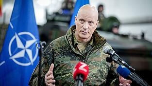 Geübt wird die schnelle Verlegung Tausender Soldatinnen und Soldaten innerhalb Europas von Süden und Westen nach Norden und Osten. Geübt wird die schnelle Verlegung Tausender Soldatinnen und Soldaten innerhalb Europas von Süden und Westen nach Norden und Osten.