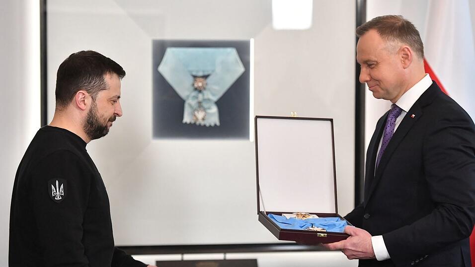 Der damalige Pr&auml;sident Andrzej Duda hatten Selenskyj den Orden vor drei Jahren &uuml;berreicht. (Archivbild)