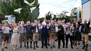 Feste Tradition: Der gemeinsame Rundgang nach der Eröffnungsrede. Dabei lassen die Minister weiße Tauben fliegen. (Archivfoto)