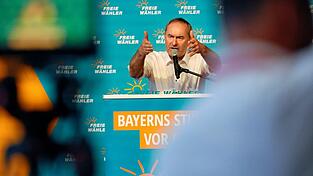 Klare Worte, aber kein euphorischer Applaus: Freie-W&auml;hler-Chef Aiwanger kann derzeit dennoch mit der Lage seiner Partei in Bayern zufrieden sein.