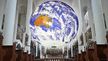 Mit dieser Collage zeigt&nbsp;der ZAW, wie die beleuchtete &bdquo;Gaia&ldquo; in der Basilika St. Jakob aussehen wird.