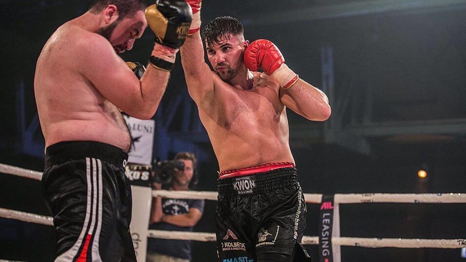 Flamut Mehmeti behielt im Duell mit Ramazi Gogichashvili die Oberhand.