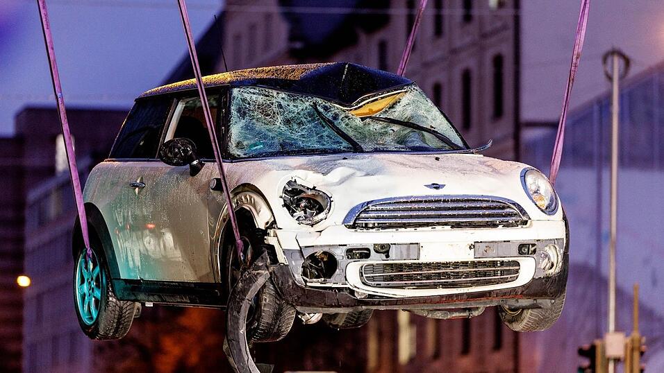 In M&uuml;nchen hatte am 13. Februar ein 24-j&auml;hriger Afghane ein Auto in einen Demonstrationszug gesteuert - eine Mutter und ihre kleine Tochter starben. (Archivbild)