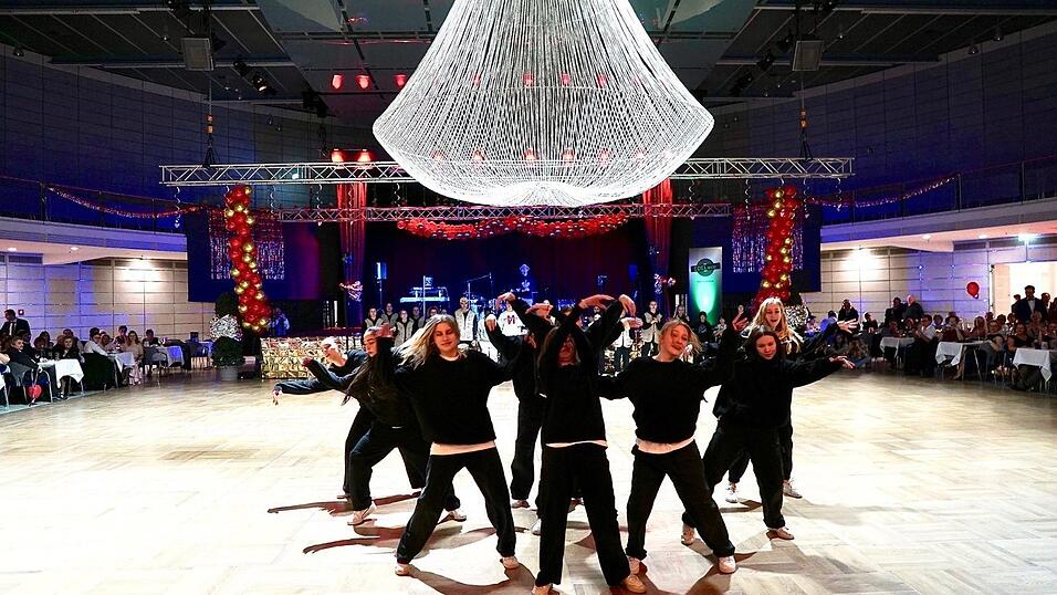 Mit dem SPD-Ball wurde am Samstag die Ballsaison in Straubing eröffnet. Mit dem SPD-Ball wurde am Samstag die Ballsaison in Straubing eröffnet.