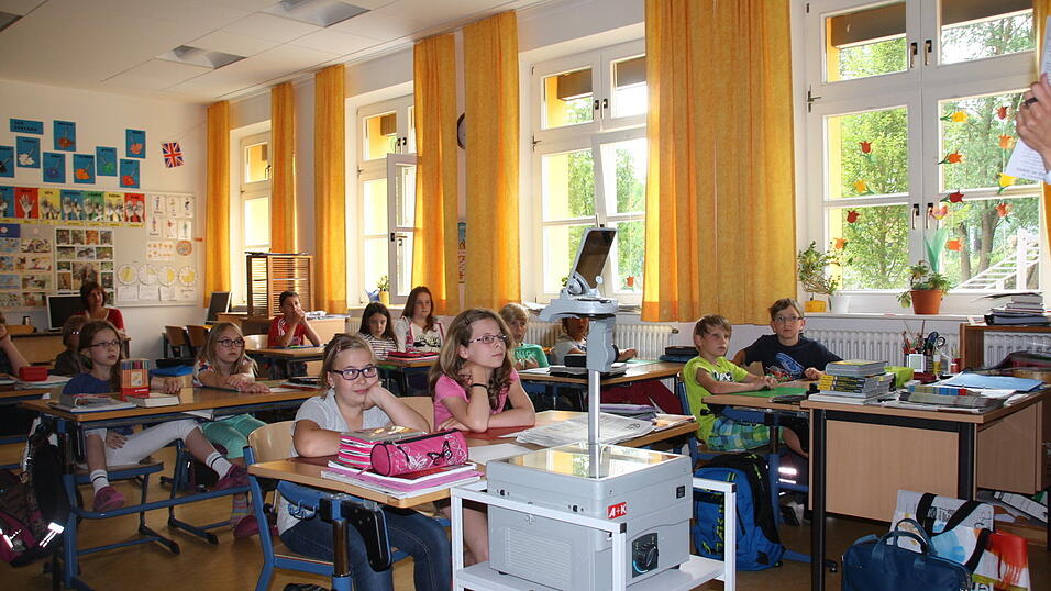 Jessica und Jonas versuchten sich als Pressefotografen und hielten die besondere Schulstunde in Bildern fest. Jessica und Jonas versuchten sich als Pressefotografen und hielten die besondere Schulstunde in Bildern fest.