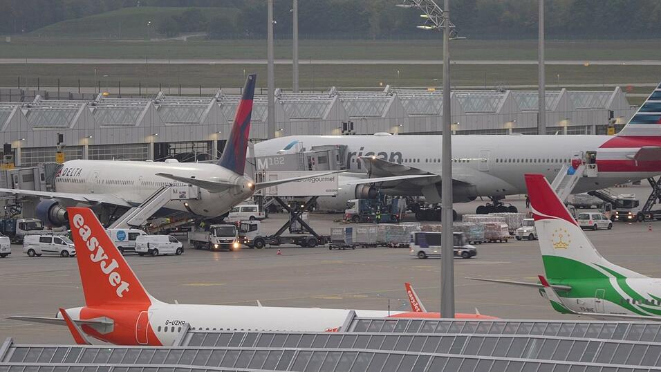 Nach der erneuten Betriebsunterbrechung wegen Drohnen ist in München der Flugbetrieb langsam wieder angelaufen.