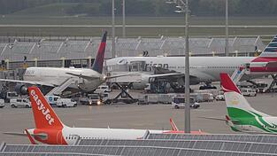 Nach der erneuten Betriebsunterbrechung wegen Drohnen ist in München der Flugbetrieb langsam wieder angelaufen.