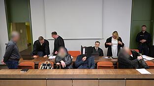 Vier Männer stehen derzeit vor Gericht. Vier Männer stehen derzeit vor Gericht.