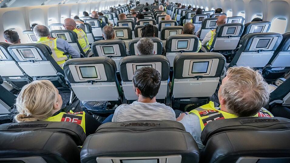 In den Jahren vor der erneuten Machtübernahme der Taliban in Kabul wurden aus Deutschland ausschließlich Männer per Sammelcharter nach Afghanistan abgeschoben, so wie auch auf diesem Flug im Jahr 2019.